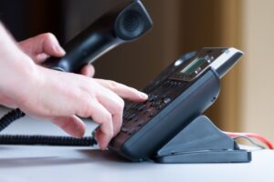 固定電話から電話する手